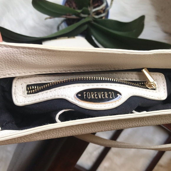 🩸Forever21 Crossbody White/Black 💋 - Picture 4 of 13